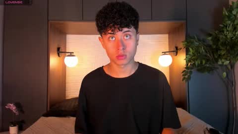 noah_dupont_ online show from November 17, 2025, 11:38 am