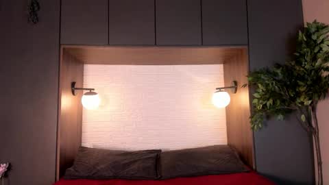 noah_dupont_ online show from December 15, 2025, 11:47 am