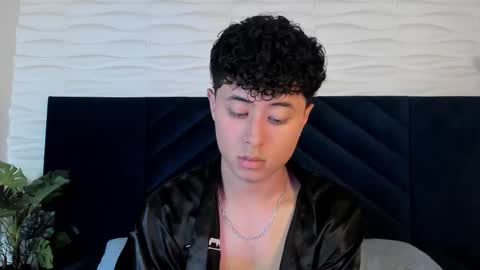 noah_dupont_ online show from January 5, 2026, 5:27 pm