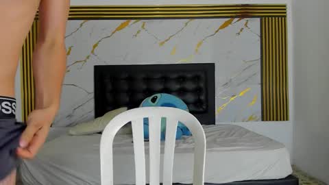 noah_smith01 online show from January 14, 2026, 12:11 pm