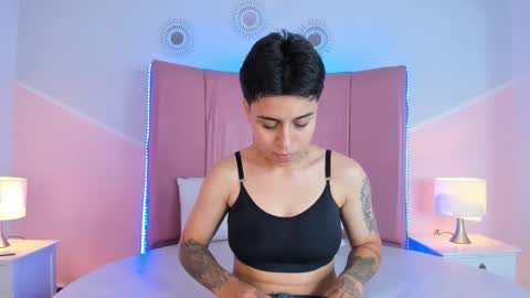 Snapshot of noah_wells_ chatting on November 12, 2025, 7:57 pm Noah online show from November 12, 2025, 7:57 pm