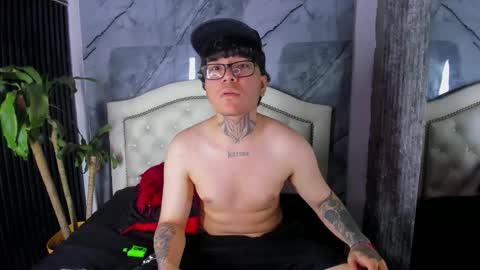 Snapshot of noah_west18 chatting on December 1, 2025, 7:52 pm NOAH online show from December 1, 2025, 7:52 pm