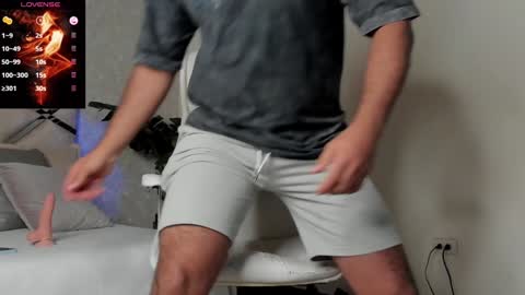 Snapshot of noahcrux chatting on January 7, 2025, 12:31 pm Noah online show from January 7, 2025, 12:31 pm