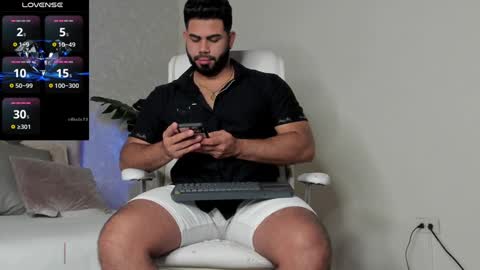 Snapshot of noahcrux chatting on January 9, 2025, 12:19 pm Noah online show from January 9, 2025, 12:19 pm