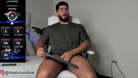 Snapshot of noahcrux chatting on January 22, 2025, 1:42 pm Noah online show from January 22, 2025, 1:42 pm