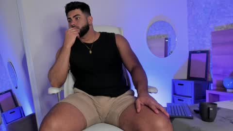 Snapshot of noahcrux chatting on March 8, 2025, 1:25 pm Noah online show from March 8, 2025, 1:25 pm