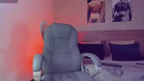 Snapshot of noahcrux chatting on October 24, 2025, 12:01 pm Noah online show from October 24, 2025, 12:01 pm