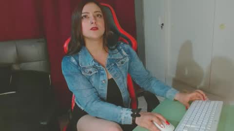 Noamartin online show from December 22, 2024, 2:06 am