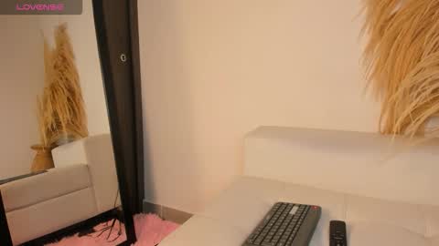 Noami Rose  online show from January 14, 2026, 1:00 am