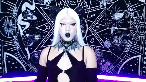 caroline online show from April 17, 2026, 10:02 pm