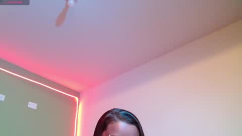 Noha Thomson online show from January 24, 2025, 9:47 pm