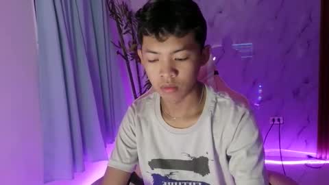 noi_maco online show from April 12, 2026, 3:44 am