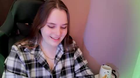 noir_ember_ online show from December 22, 2025, 8:33 am