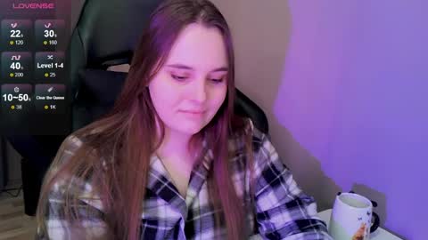 noir_ember_ online show from April 8, 2026, 4:07 pm