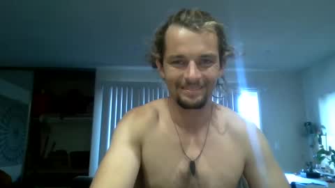 nomadicouple online show from November 4, 2025, 11:48 pm