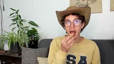 Norehg online show from October 15, 2025, 11:27 pm