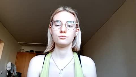 Lola online show from October 4, 2025, 11:52 am