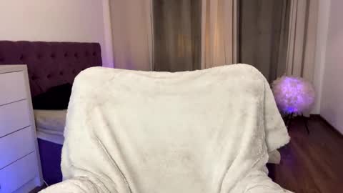 Tina online show from November 18, 2025, 8:24 pm