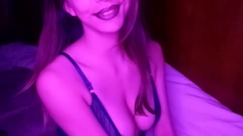 novalovelle online show from February 12, 2026, 9:32 pm