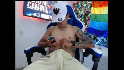 novaluxstudio online show from May 26, 2026, 6:04 pm