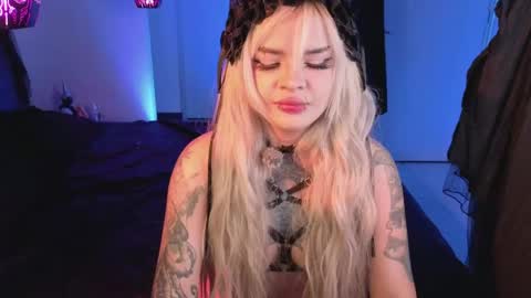 Snapshot of noxarcanee chatting on May 27, 2026, 1:24 am Goth Darling online show from May 27, 2026, 1:24 am