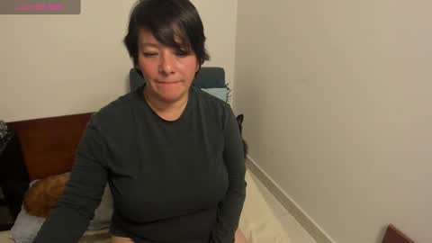 nuit_rose online show from January 16, 2025, 5:00 am