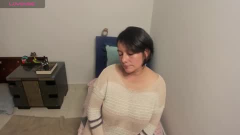 nuit_rose online show from September 30, 2025, 1:43 am