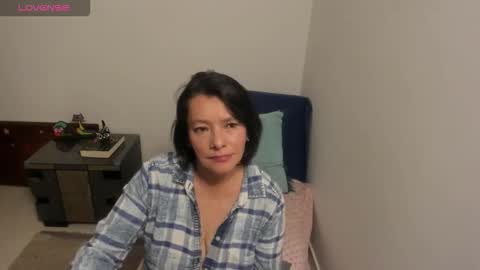 nuit_rose online show from October 11, 2025, 2:33 am