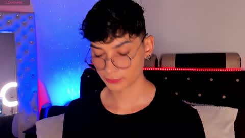 Snapshot of nut_foxx chatting on November 9, 2025, 3:32 pm online show from November 9, 2025, 3:32 pm