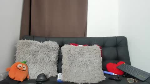 Nia online show from December 11, 2024, 6:04 am