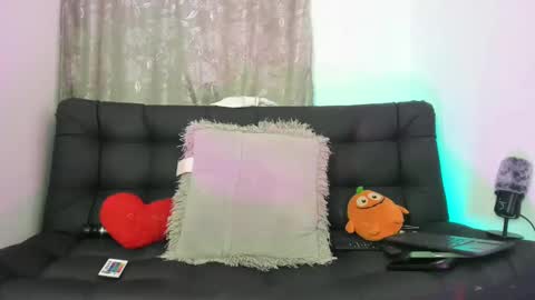 Nia online show from February 26, 2025, 4:36 am