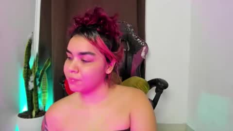 Nia online show from December 4, 2025, 11:46 pm