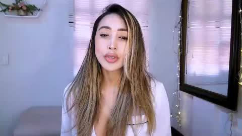 Nycole online show from September 12, 2025, 4:18 pm