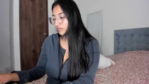 Vanessa online show from April 24, 2026, 1:19 am