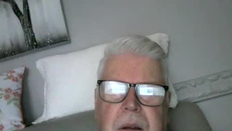 Snapshot of nylonlegs69 chatting on February 12, 2025, 1:27 pm stockings suspenders mad online show from February 12, 2025, 1:27 pm