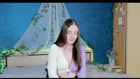 Snapshot of nymphalean chatting on December 11, 2024, 7:36 pm Kat online show from December 11, 2024, 7:36 pm