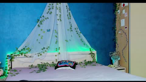 Snapshot of nymphalean chatting on December 20, 2024, 10:00 pm Kat online show from December 20, 2024, 10:00 pm