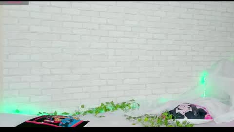 Snapshot of nymphalean chatting on October 22, 2025, 12:16 pm Kat online show from October 22, 2025, 12:16 pm