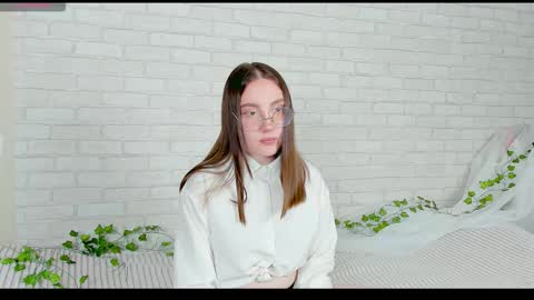 Snapshot of nymphalean chatting on November 3, 2025, 5:47 pm Kat online show from November 3, 2025, 5:47 pm