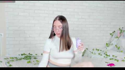 Kat online show from November 10, 2025, 6:29 pm