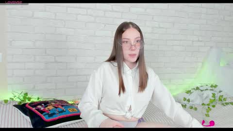 Snapshot of nymphalean chatting on February 2, 2026, 7:12 pm Kat online show from February 2, 2026, 7:12 pm