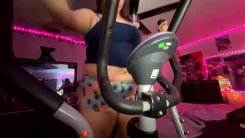 nymphobbyy420 online show from January 8, 2025, 7:24 am