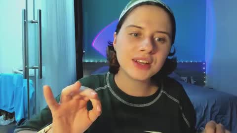 Evie online show from December 30, 2024, 11:59 am