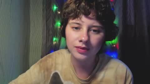 Evie online show from October 19, 2025, 1:23 pm