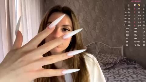 Mia online show from September 23, 2025, 8:06 am