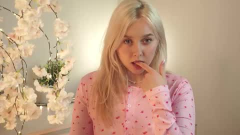 Alice online show from November 23, 2025, 8:08 pm