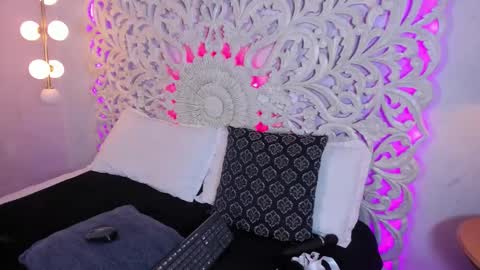 Ana  online show from October 29, 2025, 11:34 am