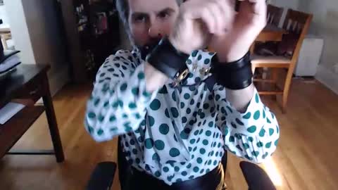 officetest101 online show from February 18, 2026, 6:37 pm