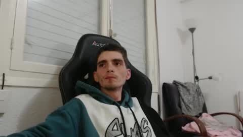 Snapshot of ofsolovicio chatting on November 3, 2025, 7:15 pm ofsolovicio online show from November 3, 2025, 7:15 pm