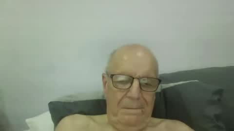 Snapshot of oggi95 chatting on September 17, 2025, 6:04 am oggi95 online show from September 17, 2025, 6:04 am